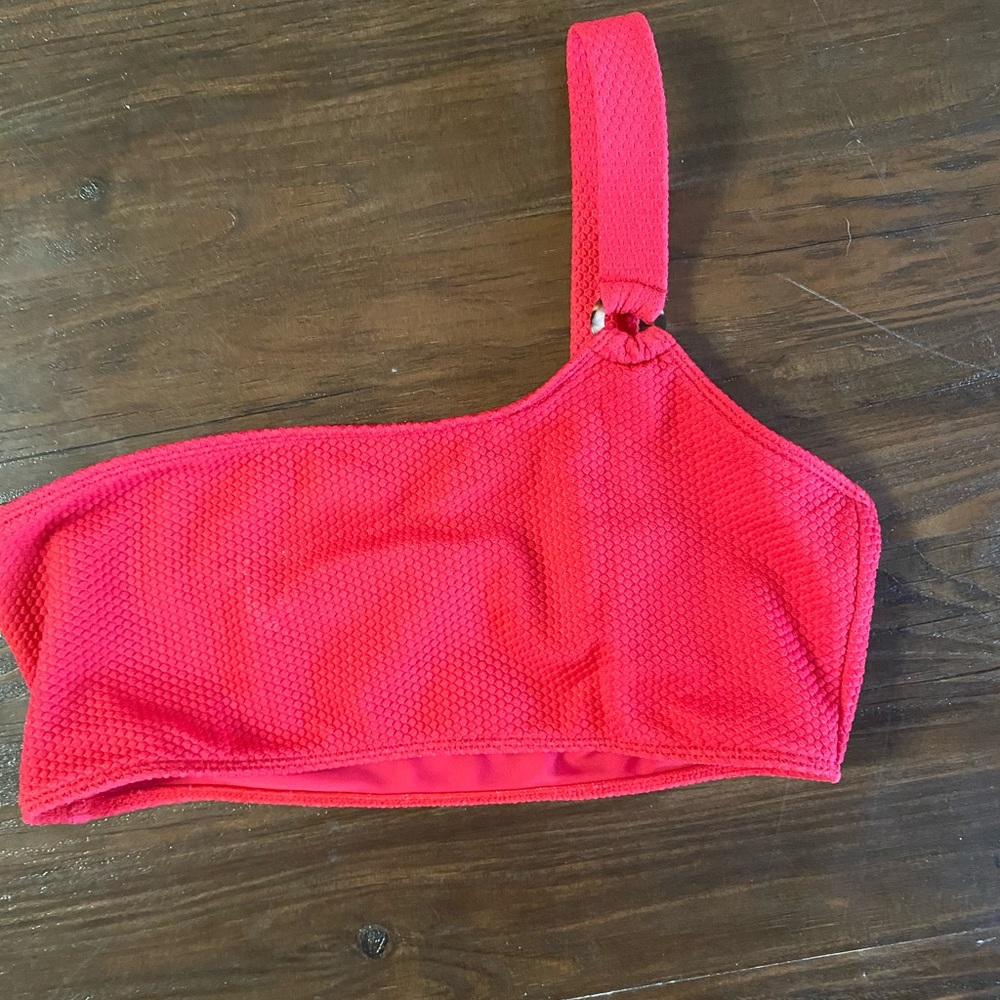 One strap house of Harlow crop